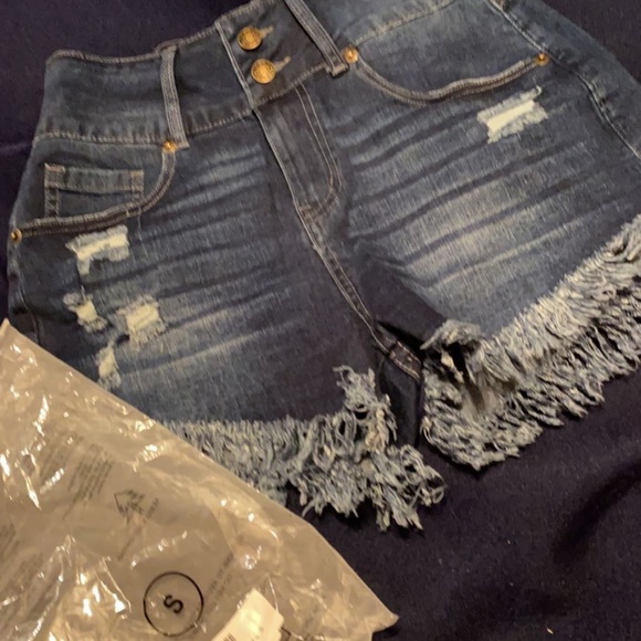 Clothes - Picture 5 of 7